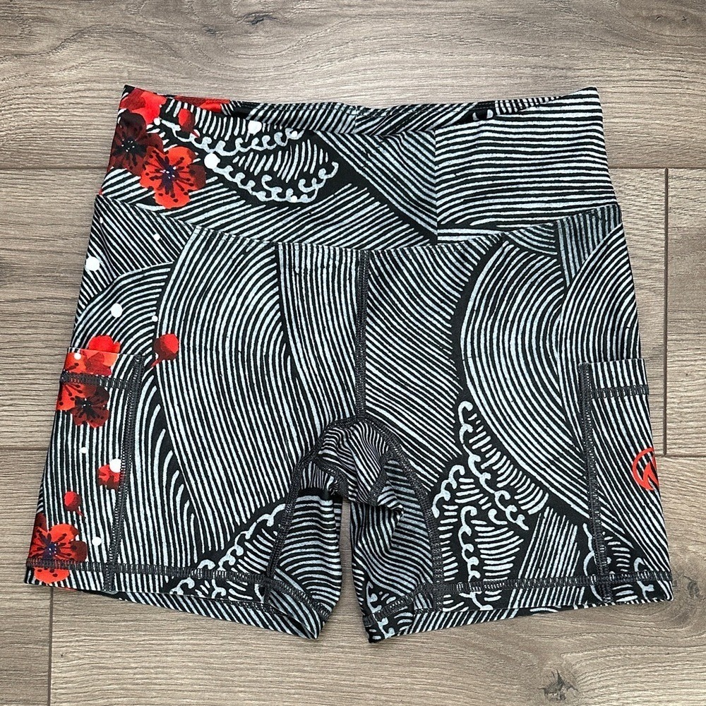 Inknburn Plum Blossom Bike Active Shorts Black Red Size 4